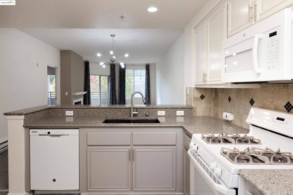 Oakland, CA 94618,220 Caldecott Ln