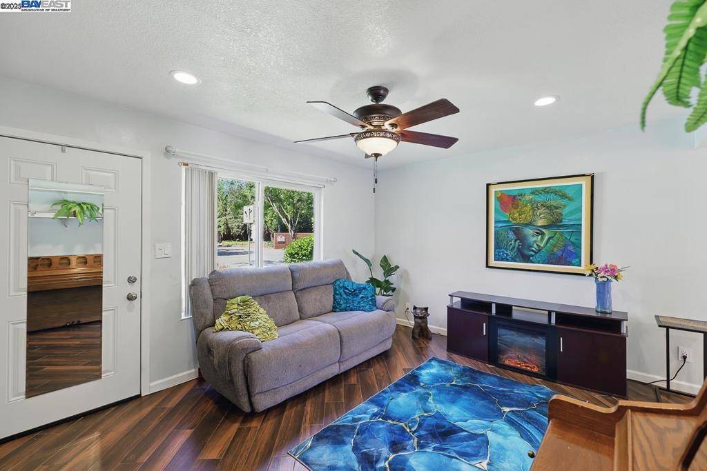 Fremont, CA 94536,38521 Royal Ann Cmn