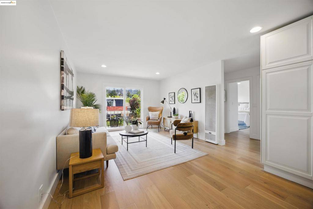 Oakland, CA 94602,2028 Damuth St #4