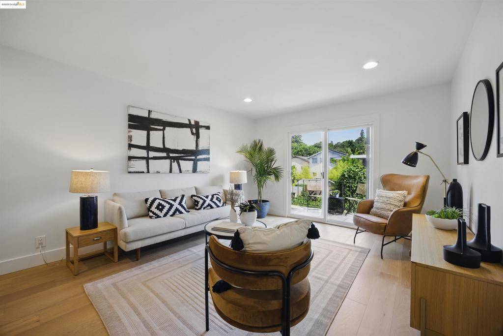 Oakland, CA 94602,2028 Damuth St #4