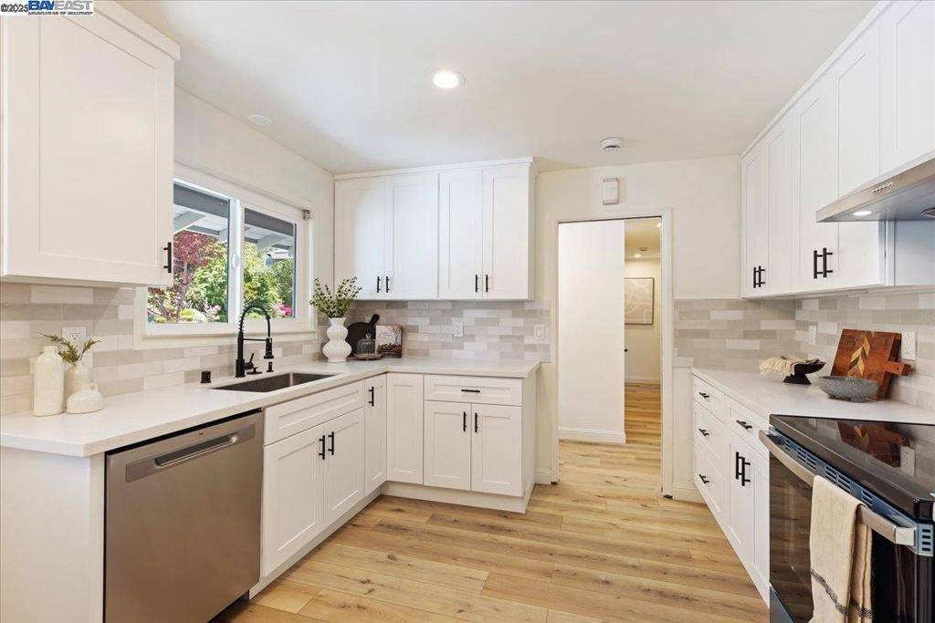 Orinda, CA 94563,21 Muth Dr