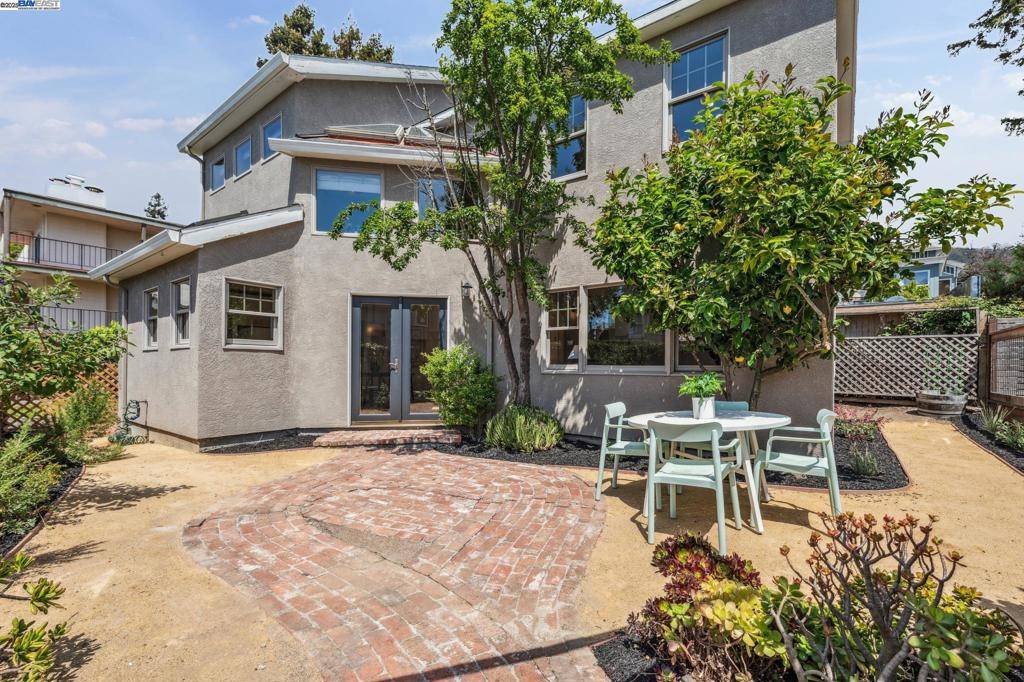 Berkeley, CA 94709,1417 Oxford St #2