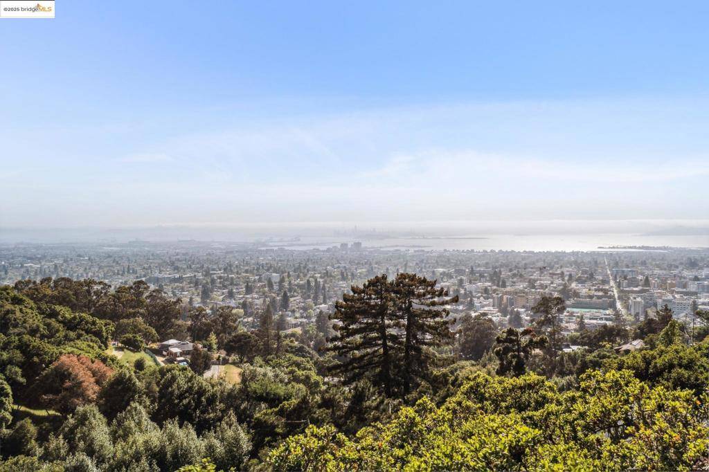 Berkeley, CA 94704,3326 Dwight Way