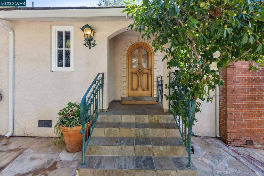 Orinda, CA 94563-1527,40 Las Palomas
