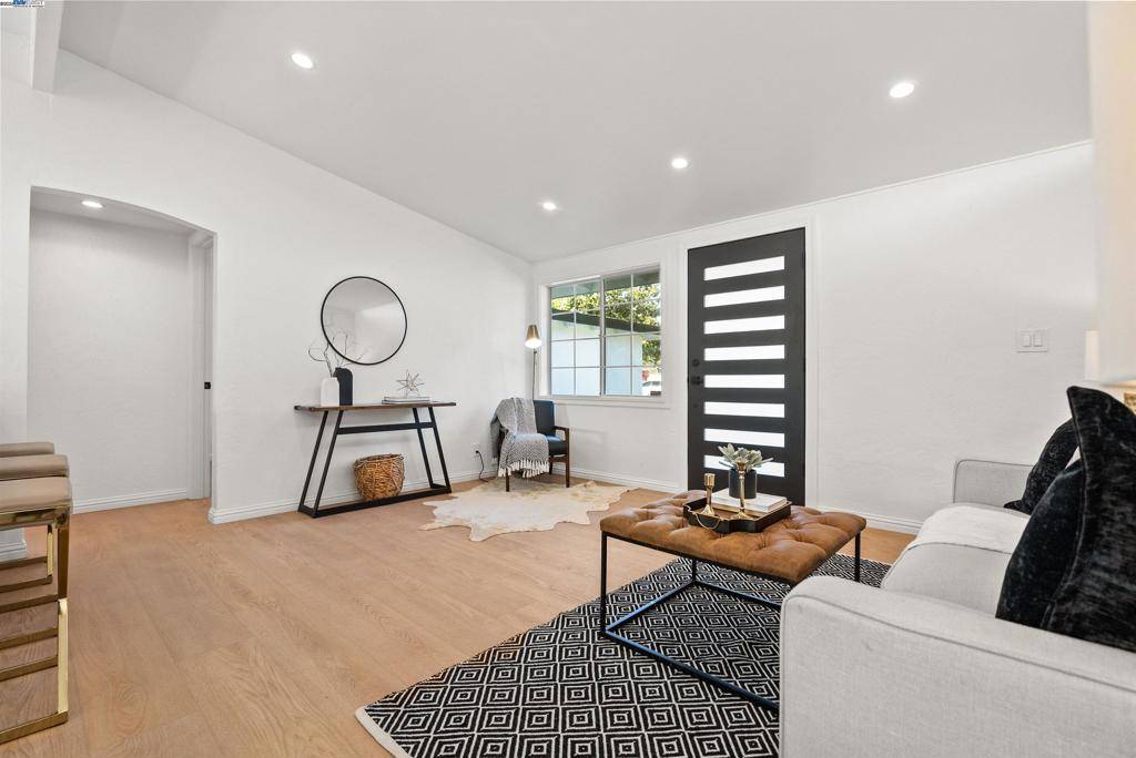 Sunnyvale, CA 94089,1030 Blazingwood Dr