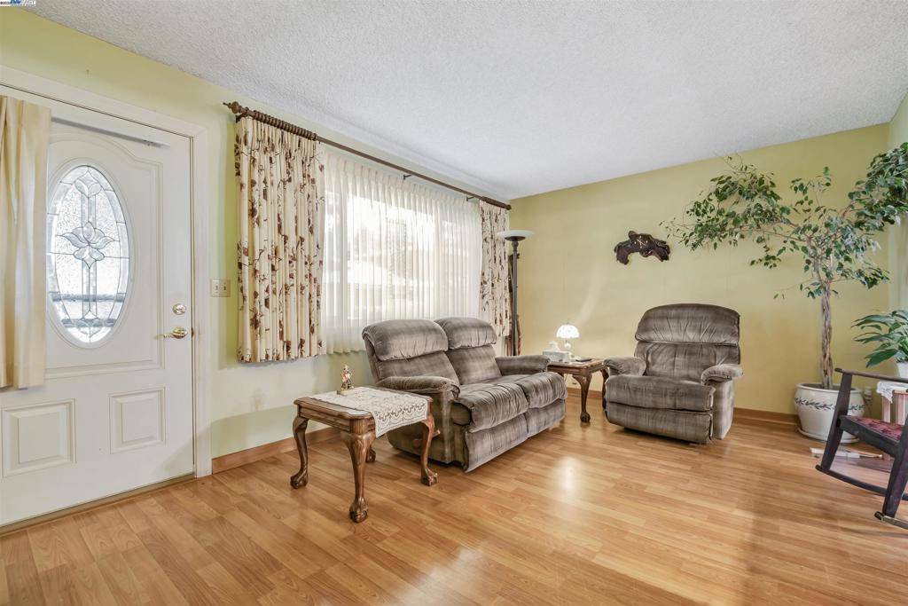 Fremont, CA 94536-5105,38060 Buxton Cmn.