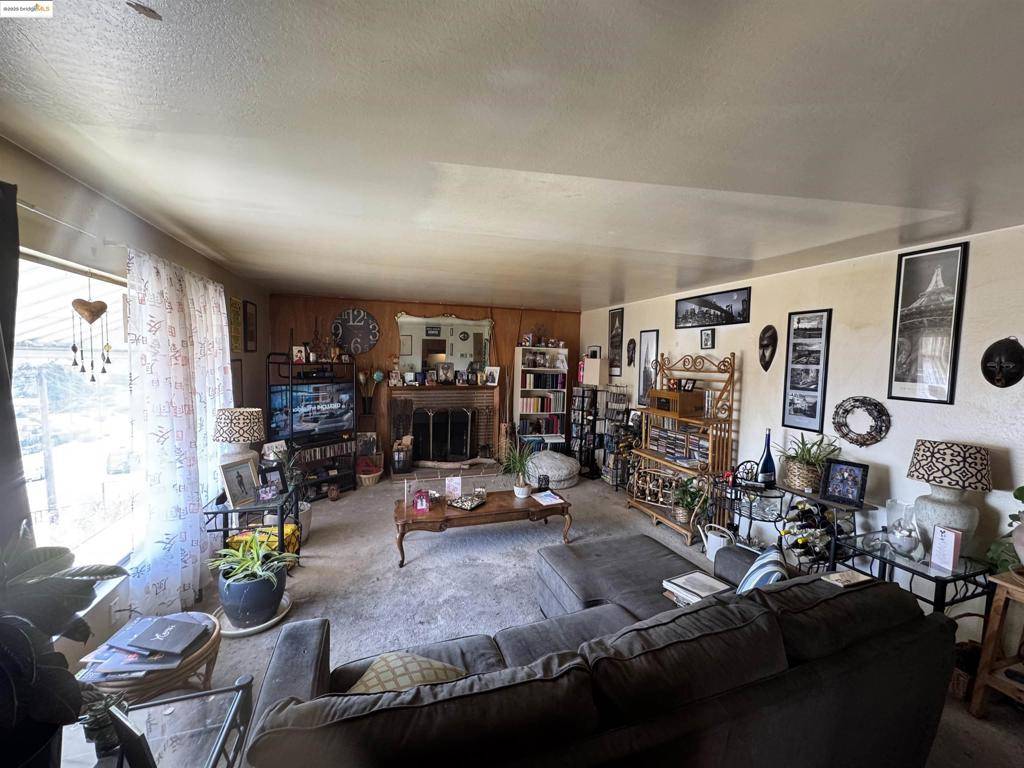 Oakland, CA 94605,8426 Aster Ave