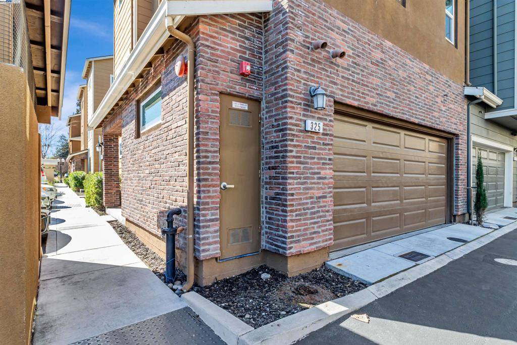 Sunnyvale, CA 94085,325 Charles Morris Ter