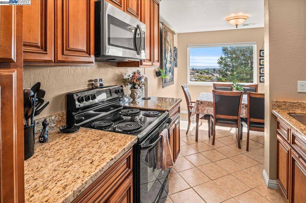Hayward, CA 94546,21117 Gary Dr #206
