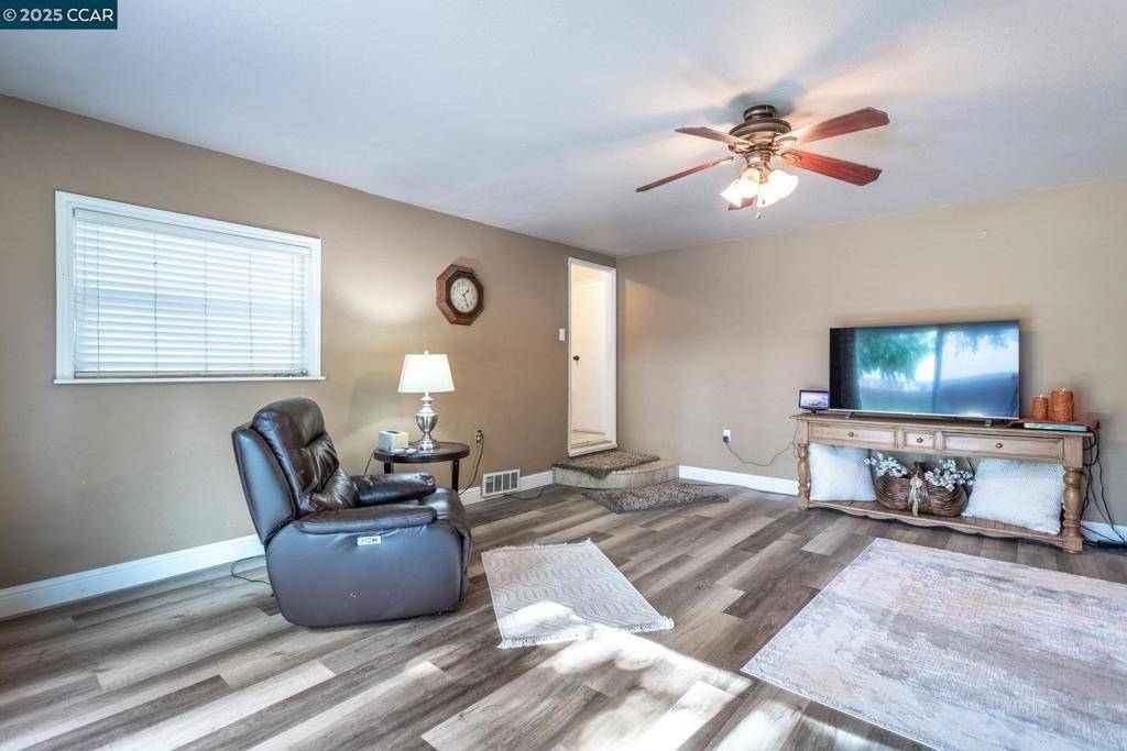 Redding, CA 96001,3301 Sacramento Dr
