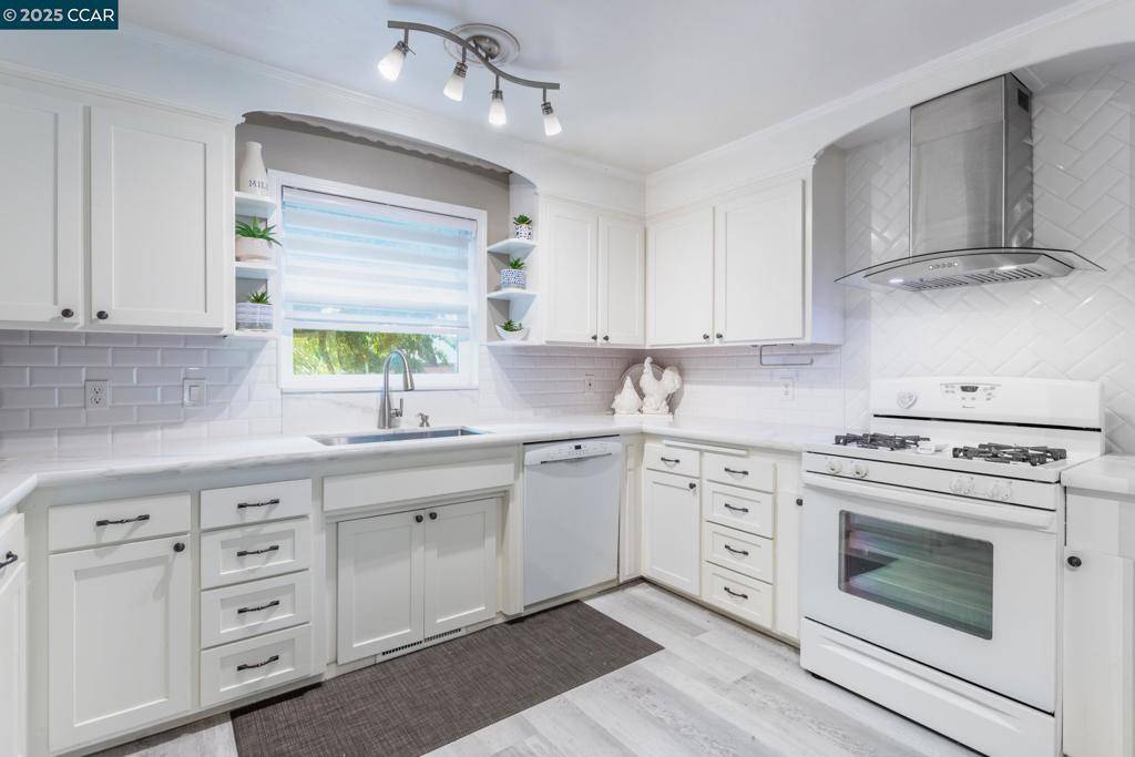 Redding, CA 96001,3301 Sacramento Dr
