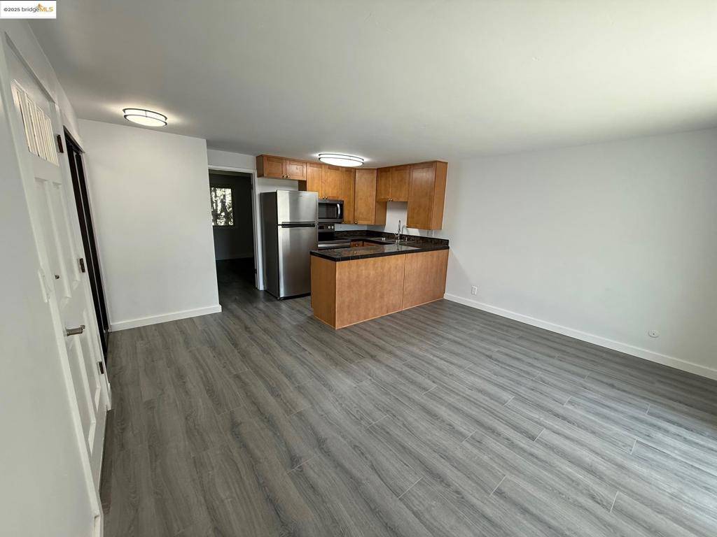 San Diego, CA 92103,4057 Brant St #8