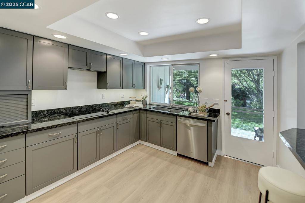 Walnut Creek, CA 94595,900 Terra California Dr #6
