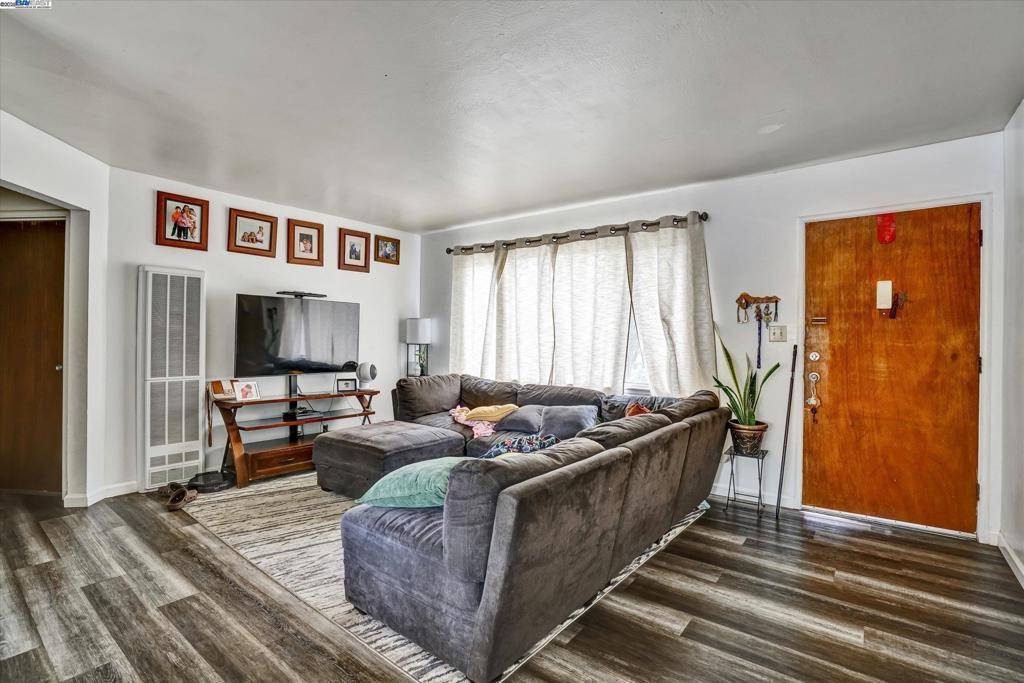 Hayward, CA 94544,676 Berry Ave
