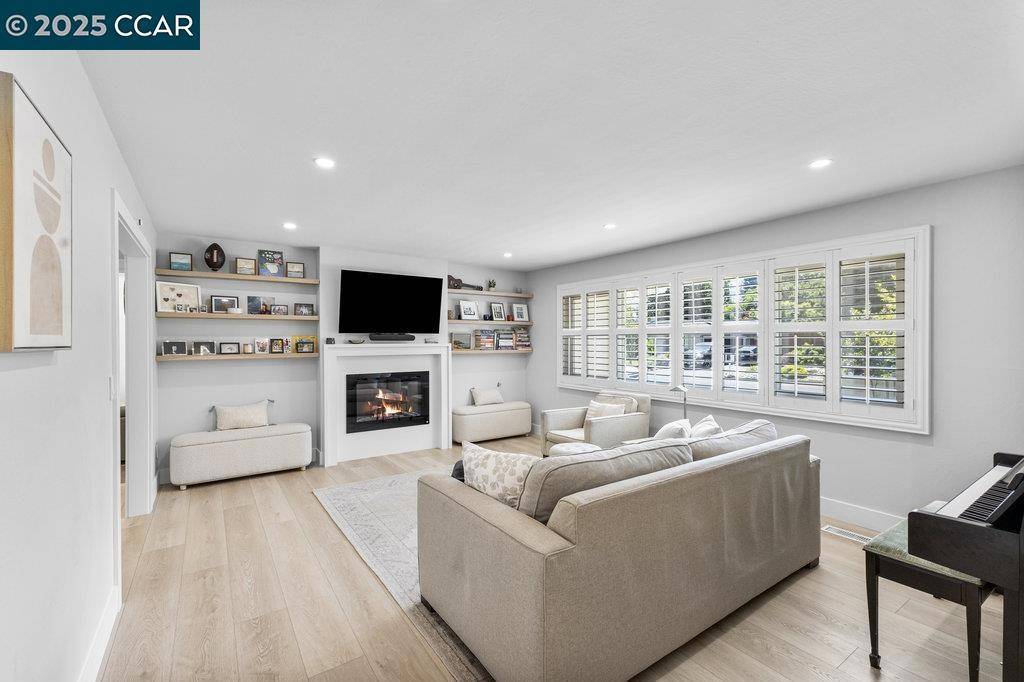 Danville, CA 94526,120 Paraiso Dr