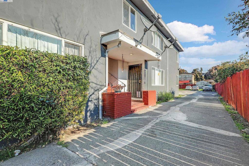 Oakland, CA 94621,7448 Lockwood St