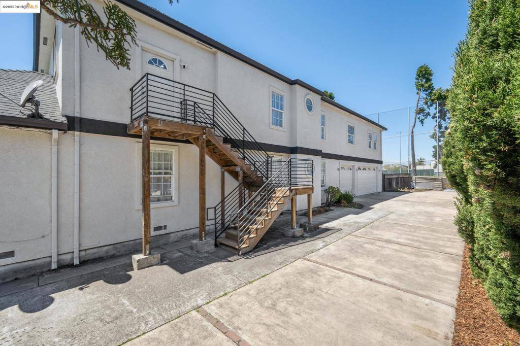 Oakland, CA 94608,1086 61st St