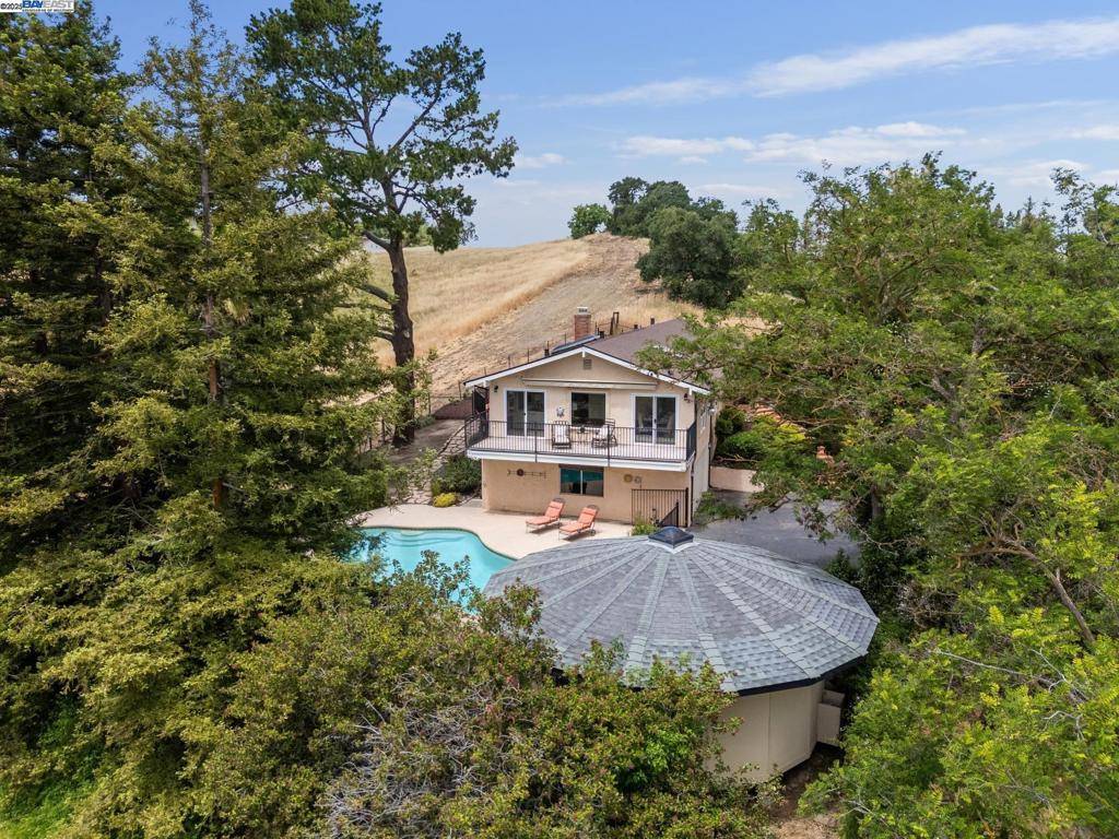 Walnut Creek, CA 94595,375 Montecillo Dr
