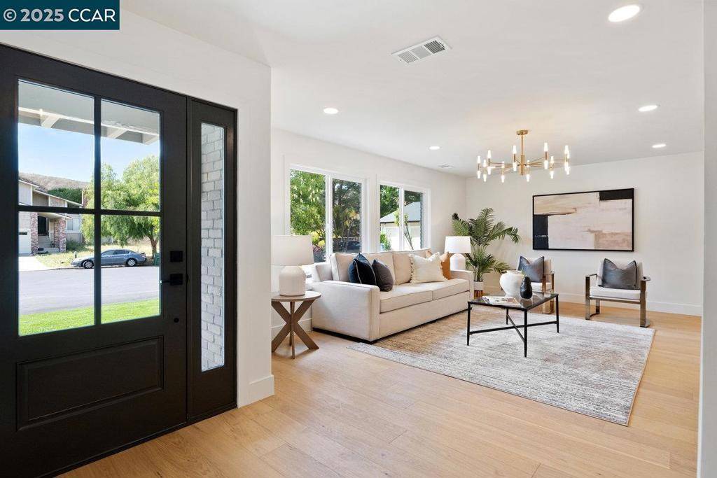 Alamo, CA 94507,374 James Bowie Ct
