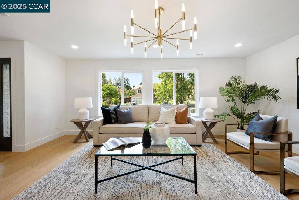 Alamo, CA 94507,374 James Bowie Ct