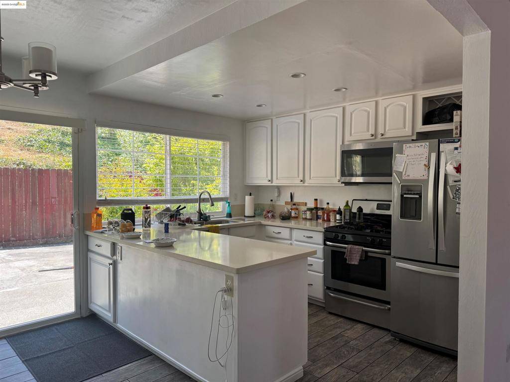 El Sobrante, CA 94803,1052 Parkside Dr