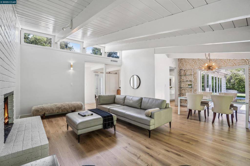 Orinda, CA 94549,18 Lavenida Dr