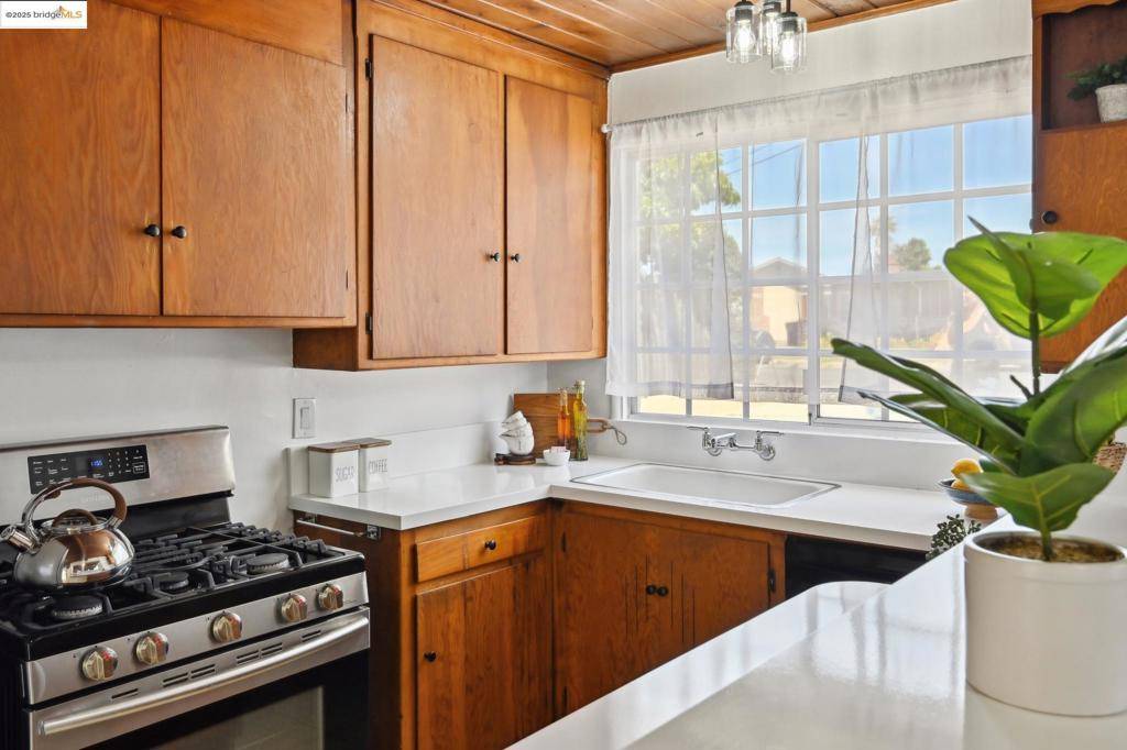 El Sobrante, CA 94803-2798,4125 Miflin Ave