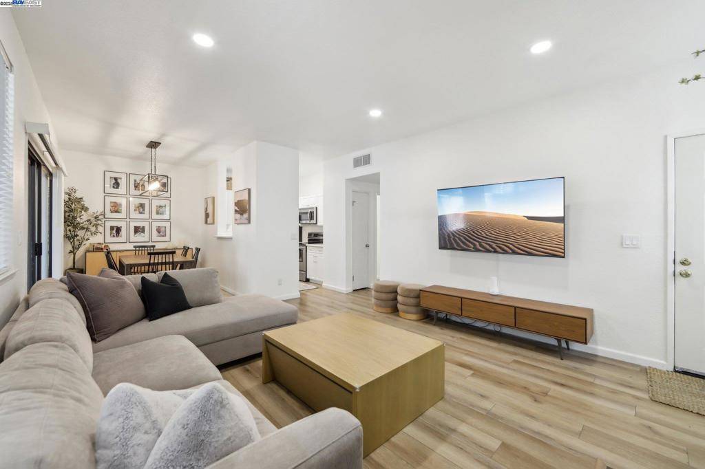 Dublin, CA 94568,7104 Cross Creek Cir #A