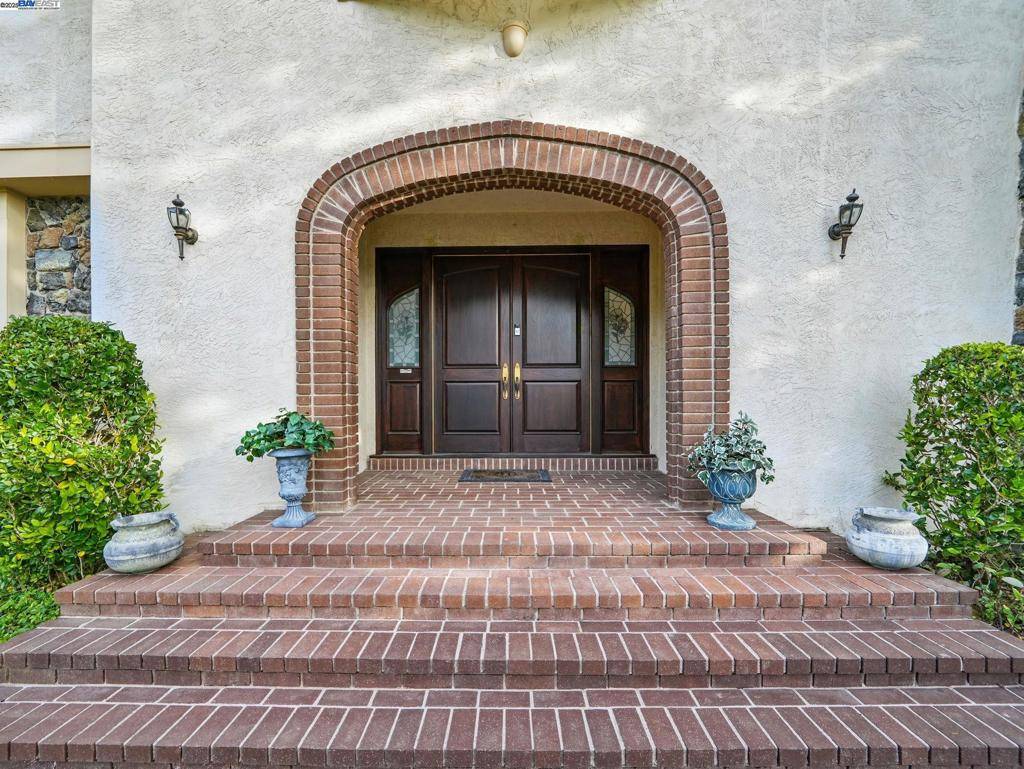 Hayward, CA 94542,4103 Greenoaks Way