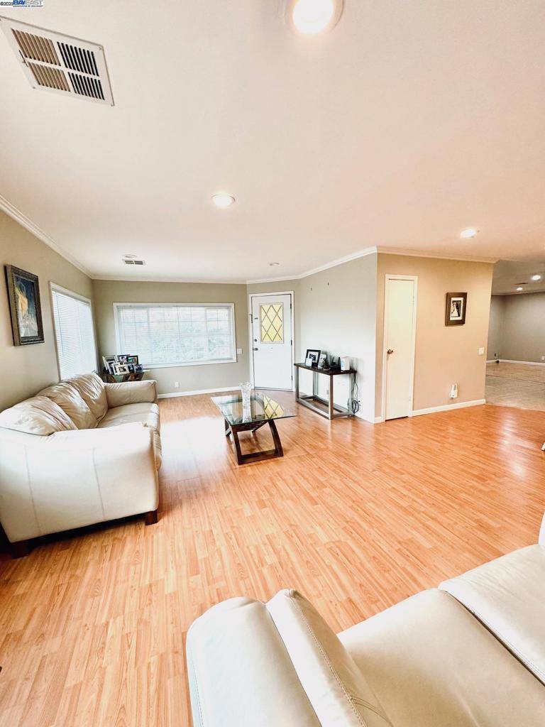 Hayward, CA 94545,27939 Pueblo Calle