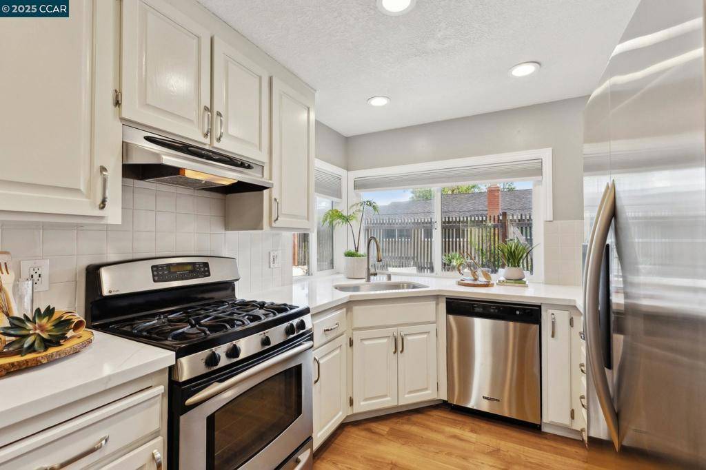 Walnut Creek, CA 94598,208 Whitney Ct