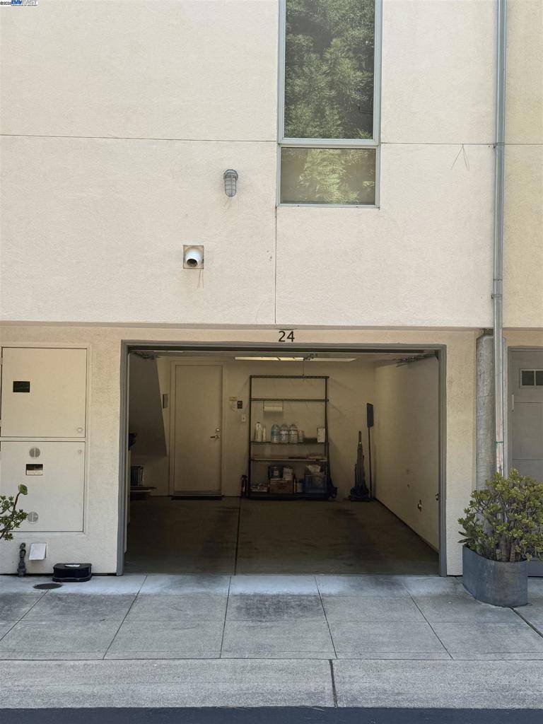 24 Iron Horse Ln Walnut Creek, CA 94597