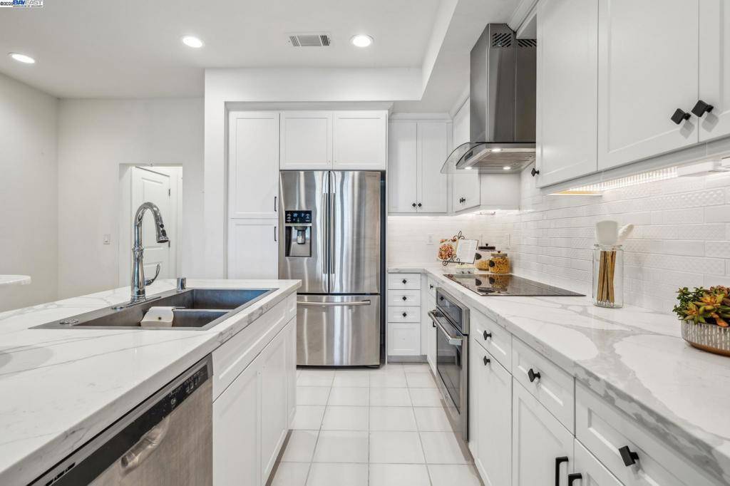 2110 Clement Ave Alameda, CA 94501