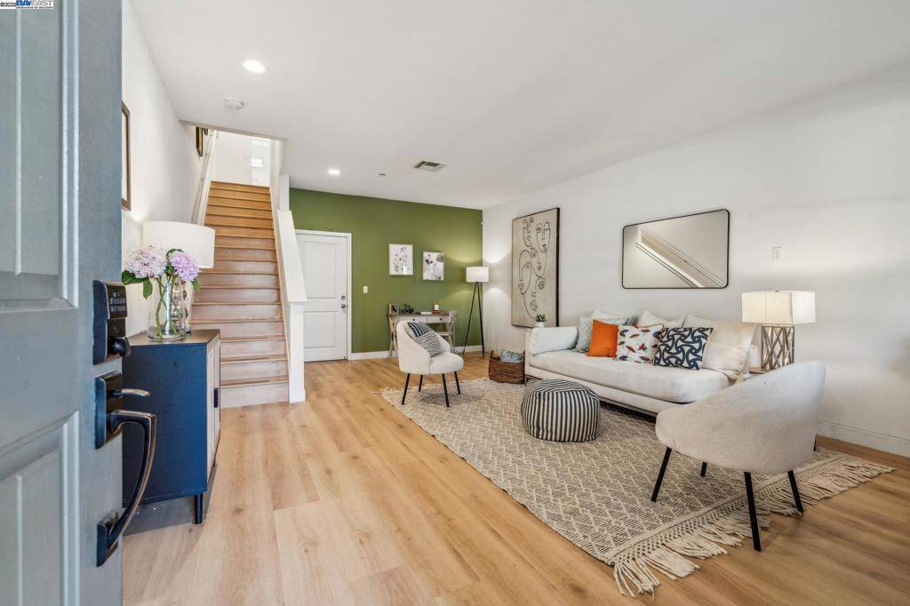 Alameda, CA 94501,2110 Clement Ave
