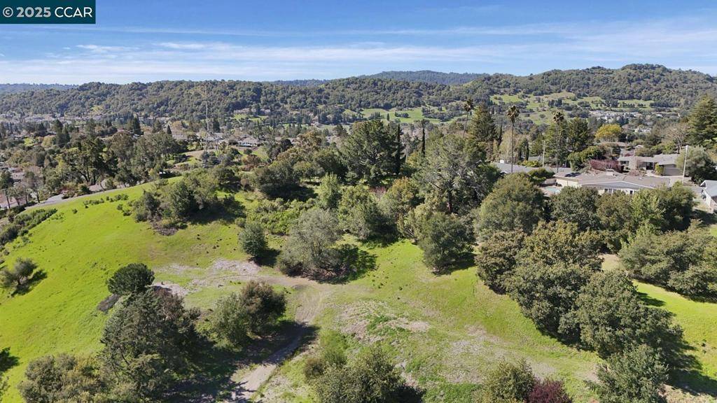 Moraga, CA 94556,7 Ashbrook Place