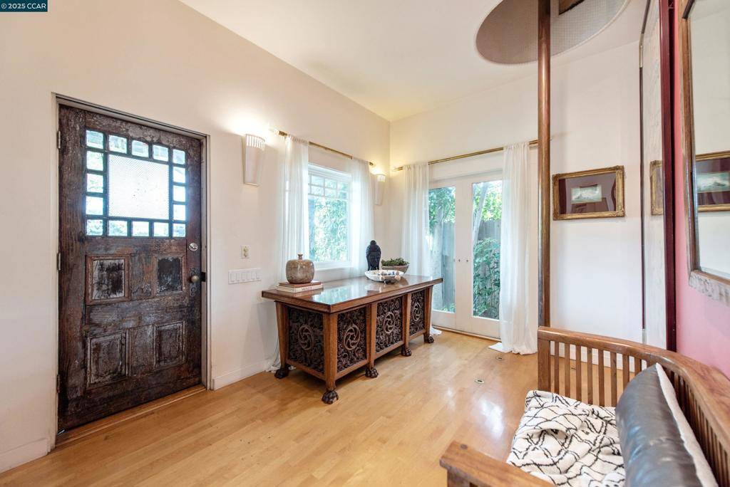CA 90291,2228 Walnut Ave