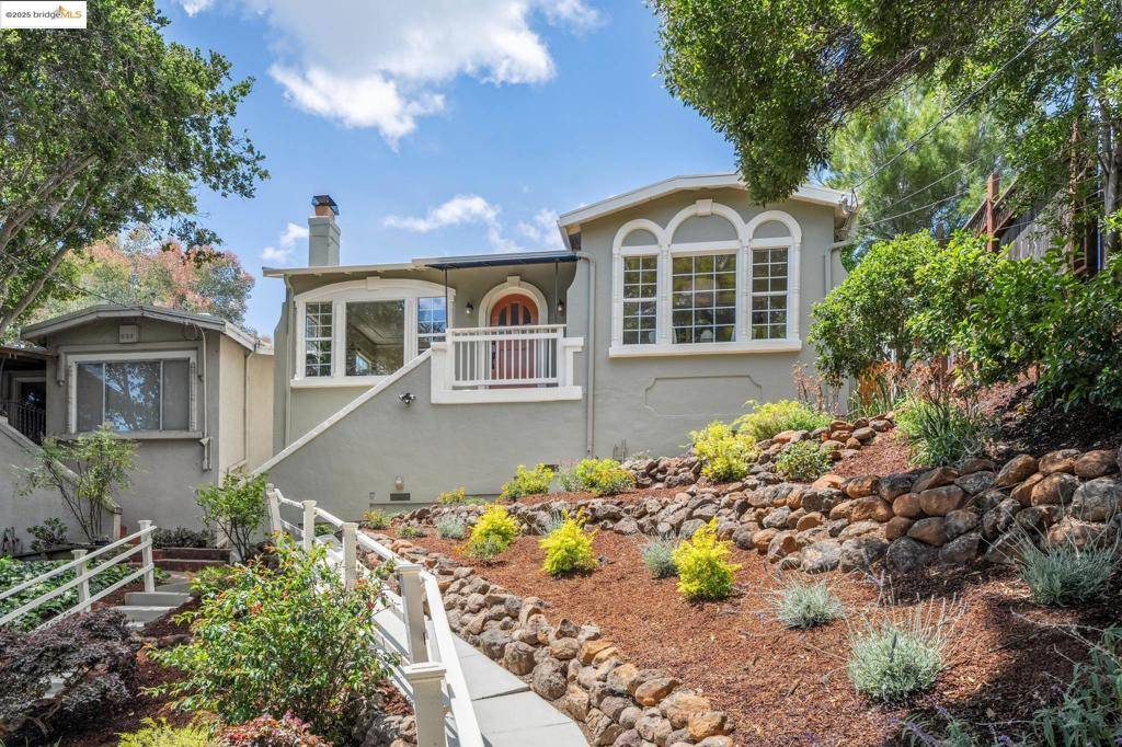 Oakland, CA 94602,3765 Canon Avenue