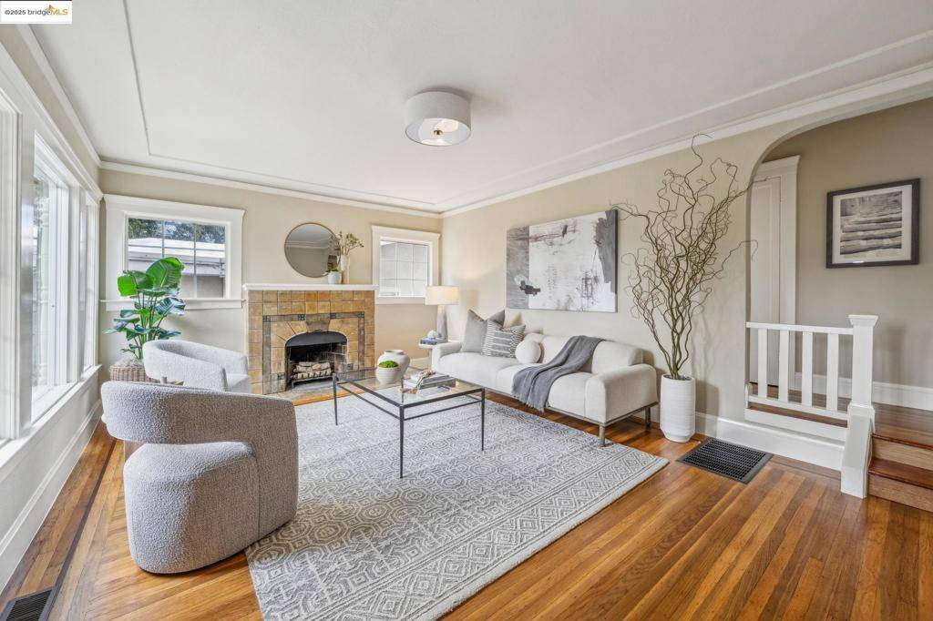 Oakland, CA 94602,3765 Canon Avenue