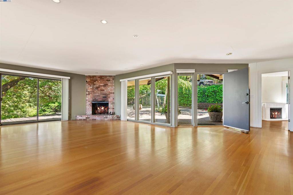 Orinda, CA 94563,26 Marston Rd