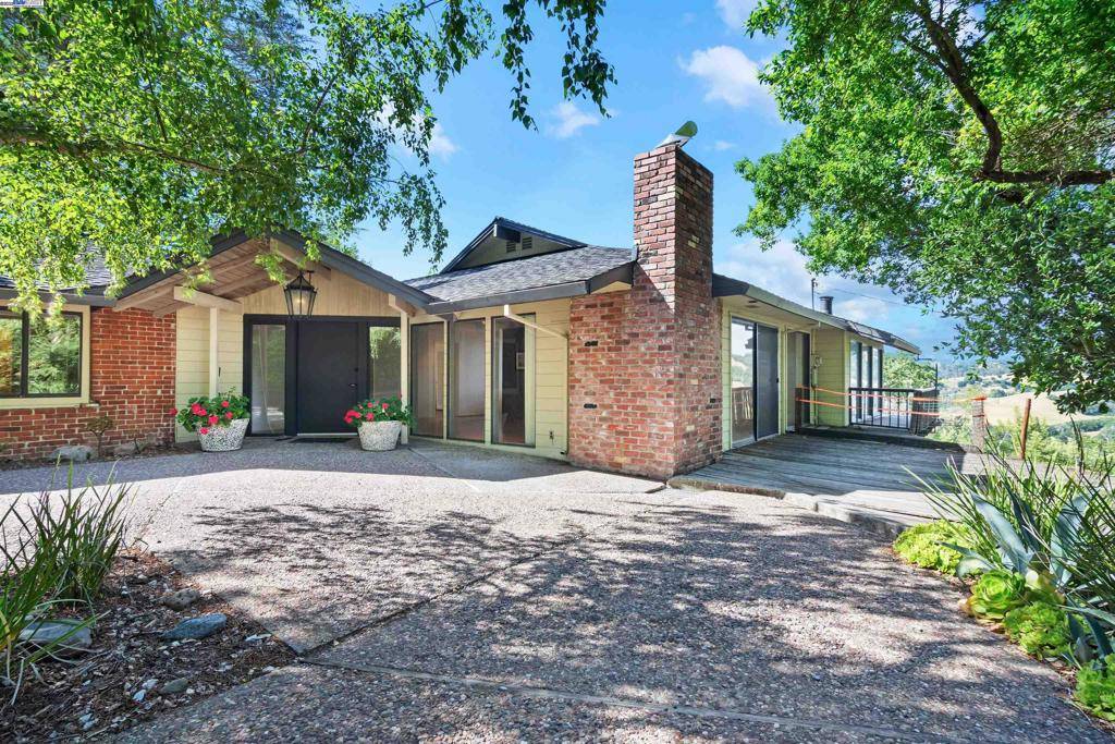 Orinda, CA 94563,26 Marston Rd