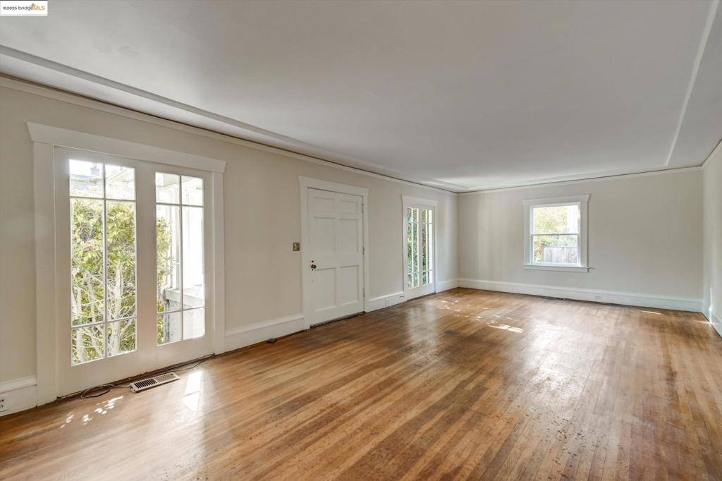 Piedmont, CA 94611,105 Manor Dr