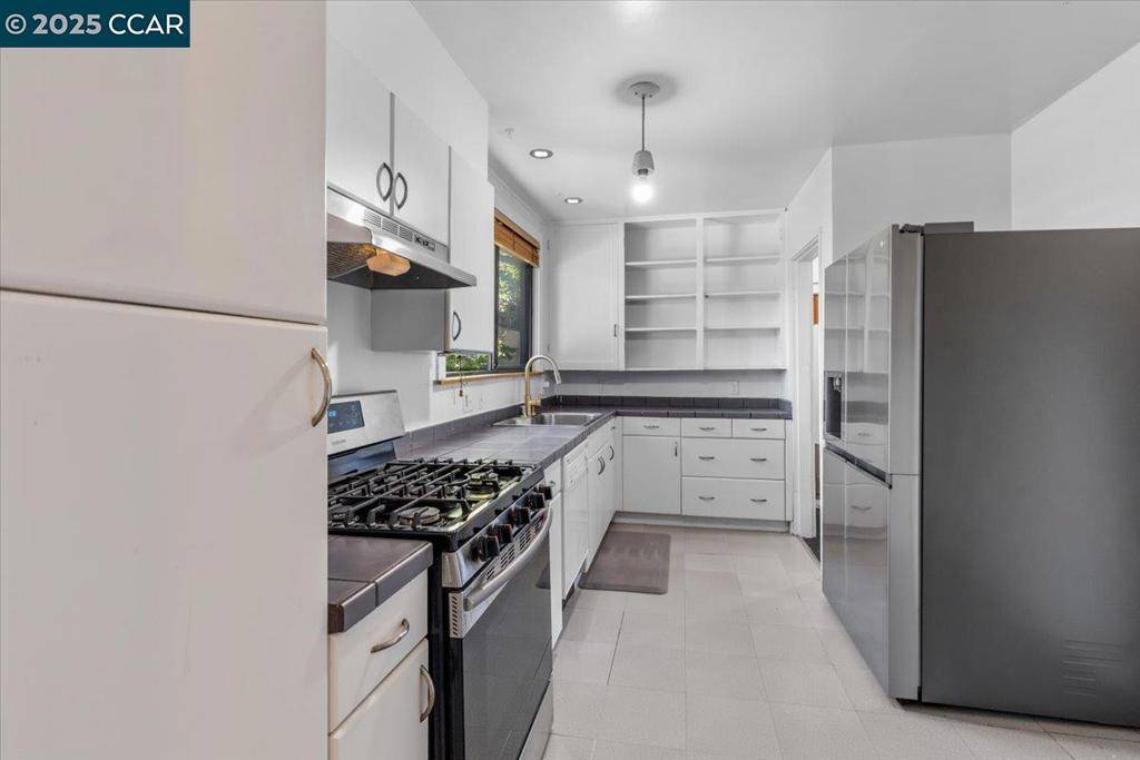 Oakland, CA 94605,8041 Winthrope St