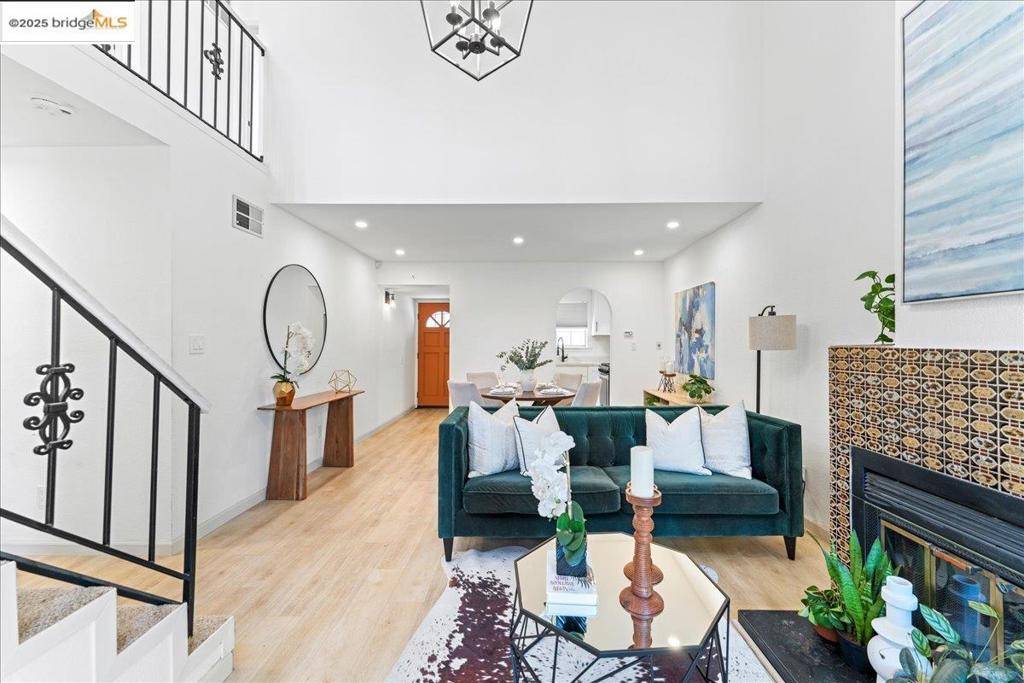 Oakland, CA 94605,7568 Mountain Blvd #12