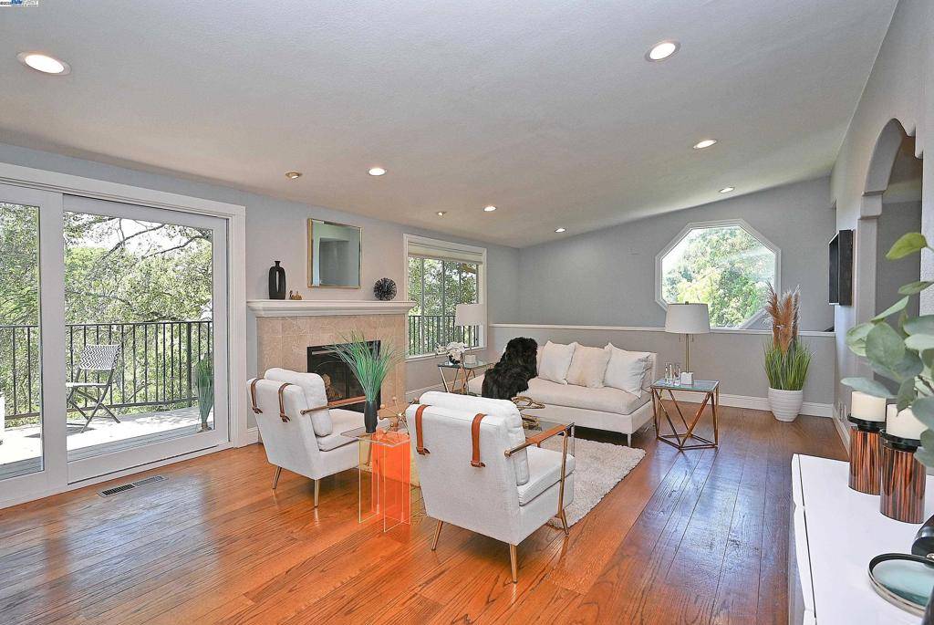 Orinda, CA 94563-1950,38 Saint Stephens Dr.