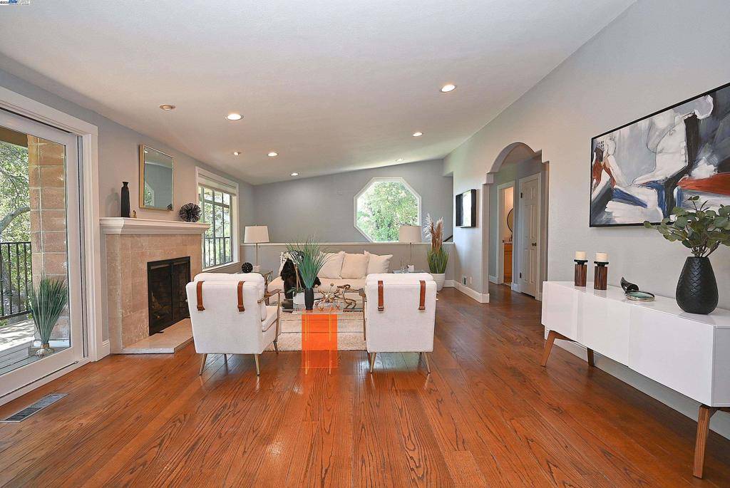 Orinda, CA 94563-1950,38 Saint Stephens Dr.