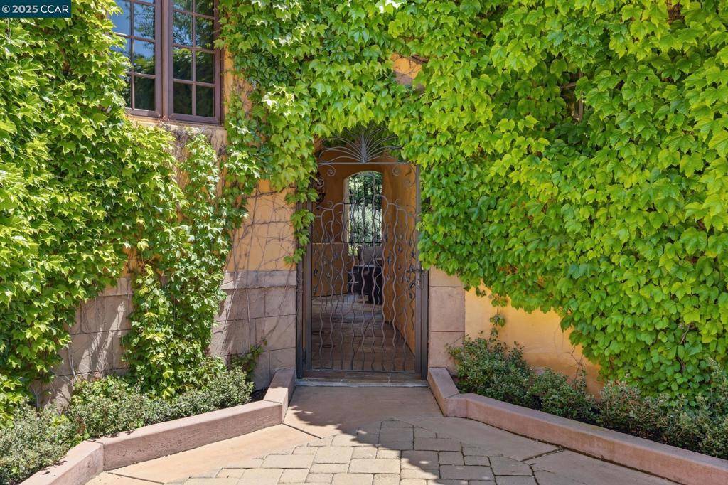 Walnut Creek, CA 94598,3711 Northgate Woods Court