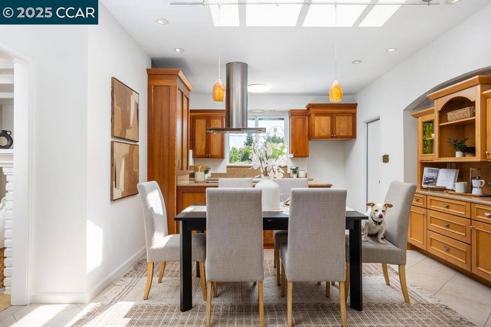 Orinda, CA 94563,244 Ivy Dr