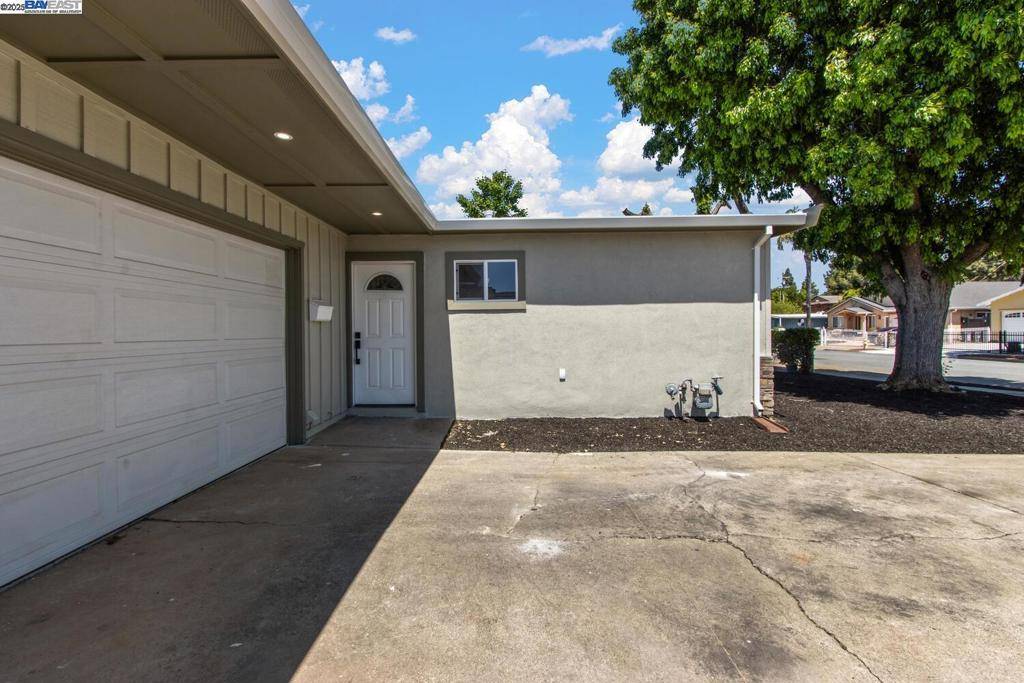 Fremont, CA 94538,40167 Barbara St