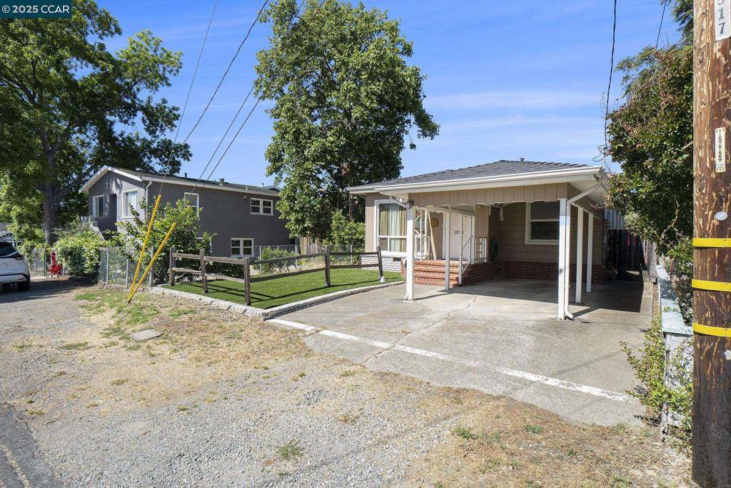 Martinez, CA 94553,817 Vine Ave