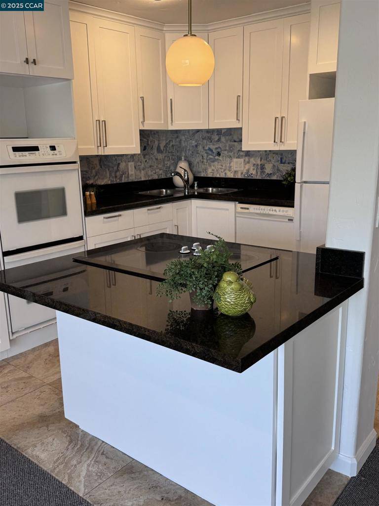 Oakland, CA 94607,7 Embarcadero #209